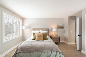 Lakefront 3BR Luxury Home at High Bluffs