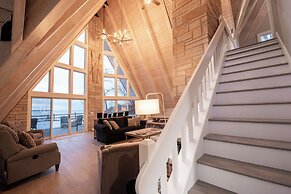 Lakefront 3BR Luxury Home at High Bluffs