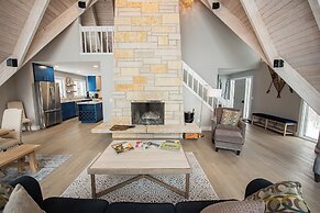 Lakefront 3BR Luxury Home at High Bluffs
