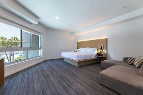 Hotel Mai Downtown Long Beach