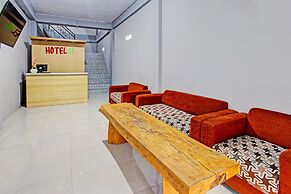 OYO 91210 Hotel J3