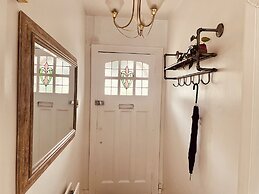 Immaculate 2-bed House in Potters Bar