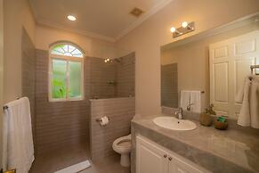 Colina 8F - 2 bdr 2 Bath