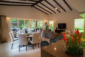 - Casa Cenizaro Six Bedroom Private Pool Family