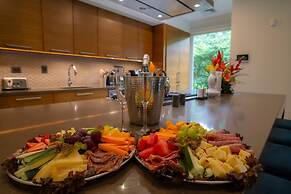 - Casa Cenizaro Six Bedroom Private Pool Family