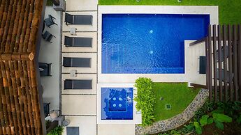 - Casa Cenizaro Six Bedroom Private Pool Family