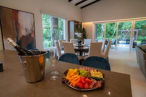 - Casa Cenizaro Six Bedroom Private Pool Family