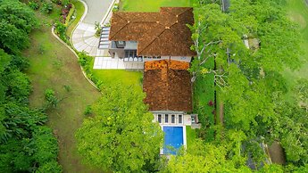 - Casa Cenizaro Six Bedroom Private Pool Family