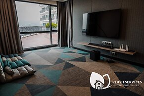 Datum Jelatek by Plush