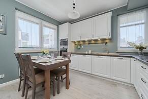 Elegant Wroclaw Apartment by Renters