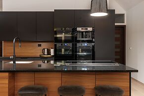 Enter Tromsø Luxury Villa