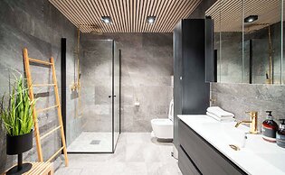 Enter Tromsø Luxury Villa