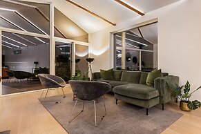 Enter Tromsø Luxury Villa