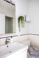 Mid-century Gem w Secret 4th Bedroom Near Downtown