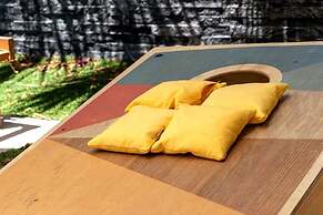 Mid-century Gem w Secret 4th Bedroom Near Downtown