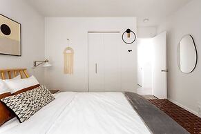 Mid-century Gem w Secret 4th Bedroom Near Downtown