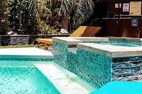 Mid-century Gem w Secret 4th Bedroom Near Downtown