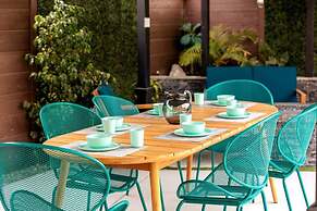 Mid-century Gem w Secret 4th Bedroom Near Downtown