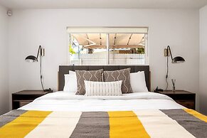 Mid-century Gem w Secret 4th Bedroom Near Downtown