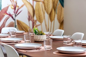 Mid-century Gem w Secret 4th Bedroom Near Downtown