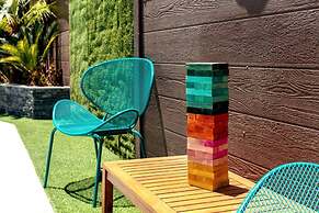 Mid-century Gem w Secret 4th Bedroom Near Downtown