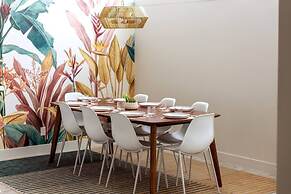 Mid-century Gem w Secret 4th Bedroom Near Downtown