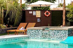 Mid-century Gem w Secret 4th Bedroom Near Downtown