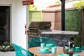 Mid-century Gem w Secret 4th Bedroom Near Downtown