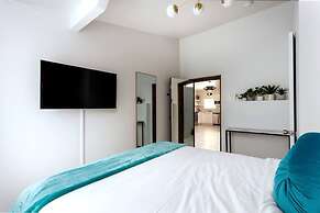 Mid-century Gem w Secret 4th Bedroom Near Downtown