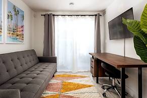 Mid-century Gem w Secret 4th Bedroom Near Downtown