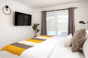 Mid-century Gem w Secret 4th Bedroom Near Downtown