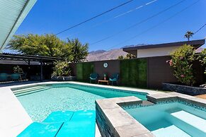 Mid-century Gem w Secret 4th Bedroom Near Downtown