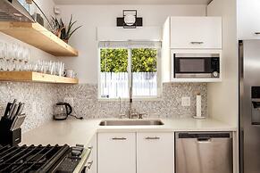 Mid-century Gem w Secret 4th Bedroom Near Downtown