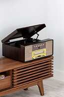 Mid-century Gem w Secret 4th Bedroom Near Downtown