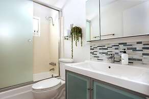 Mid-century Gem w Secret 4th Bedroom Near Downtown