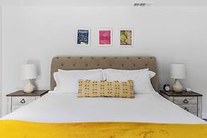 Poolside Palm Springs Paradise