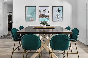 Poolside Palm Springs Paradise