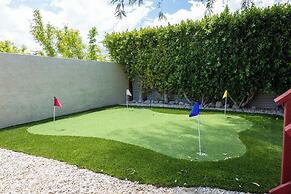 Poolside Palm Springs Paradise