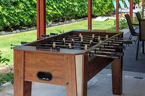 Poolside Palm Springs Paradise