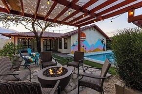 Poolside Palm Springs Paradise