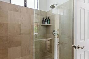 Poolside Palm Springs Paradise