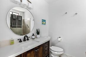 Poolside Palm Springs Paradise