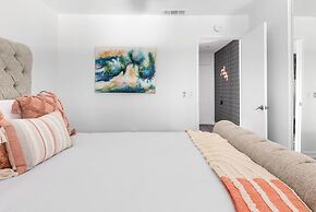 Poolside Palm Springs Paradise