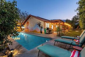 Poolside Palm Springs Paradise