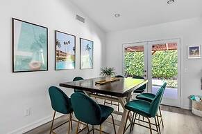 Poolside Palm Springs Paradise