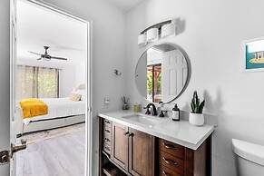 Poolside Palm Springs Paradise