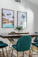 Poolside Palm Springs Paradise