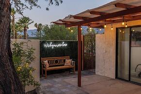 Poolside Palm Springs Paradise