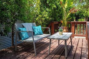 Poolside Palm Springs Paradise