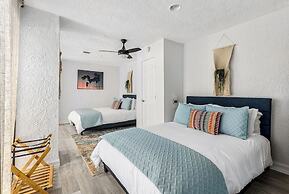 Poolside Palm Springs Paradise